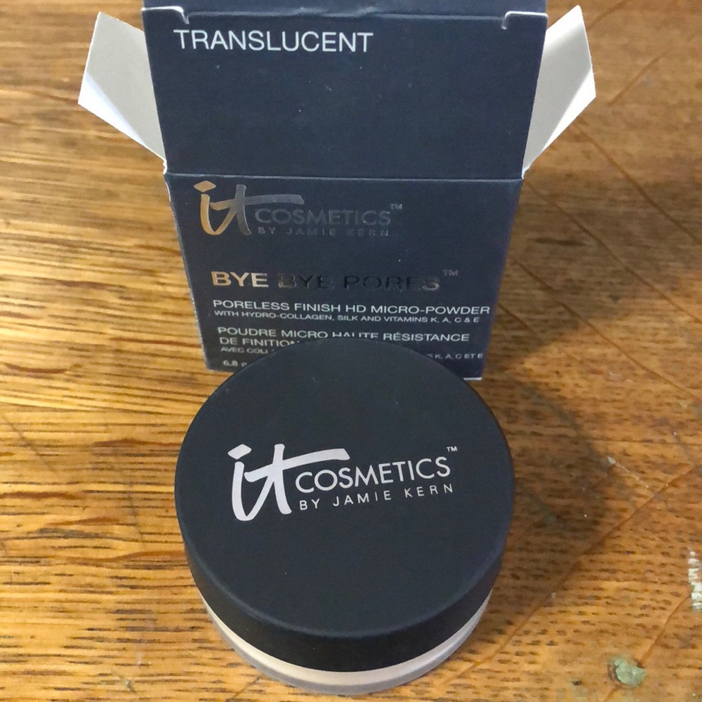 It Cosmetics Bye Bye Pores Powder